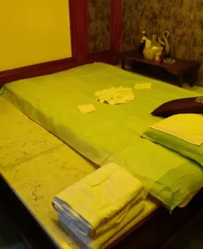 成都市金府华美达酒店6楼按摩就是骗子，花了2688元，只用按摩仪给你打飞机！！！