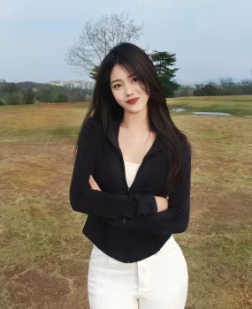 兼职御姐肤白人美水多B紧