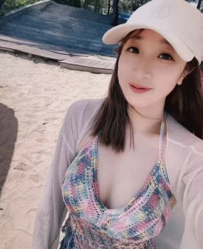 年轻漂亮的性价比小姐姐