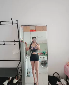 巨爽巨满足的大妹