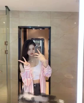 看起来比较清纯的小骚货