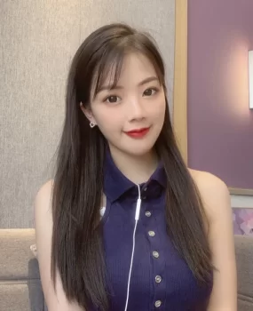 清纯女，刚刚下水