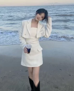 海滨城市小姐姐气质二十出头空降过来兼