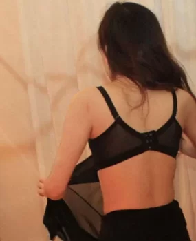 坪山会所体验小妹身材很正