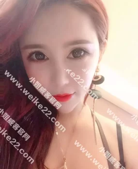 拱墅区浓妆艳抹高挑美女，后入比较爽