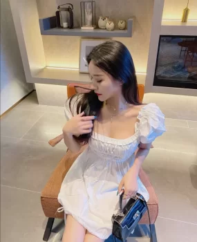 刚入行的漂亮小姐姐