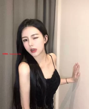 性感嫩模秘密小骚逼直流水把小妹的性感jk短裙掀起了狂操