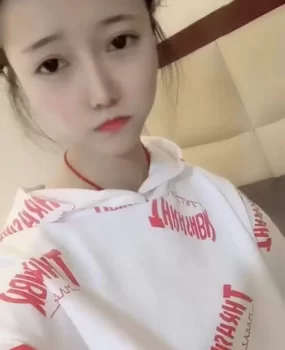 长沙兼职学妹，乖巧听话惹人怜,逼水横流，撕袜艳舞，舌吻颜射！